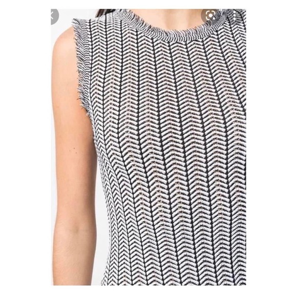 Elegant Gray Sleeveless Dress - Picture 6 of 15